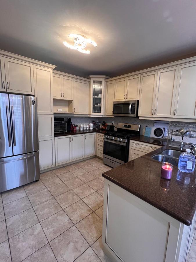 Spacious Detached In Brampton Exterior photo